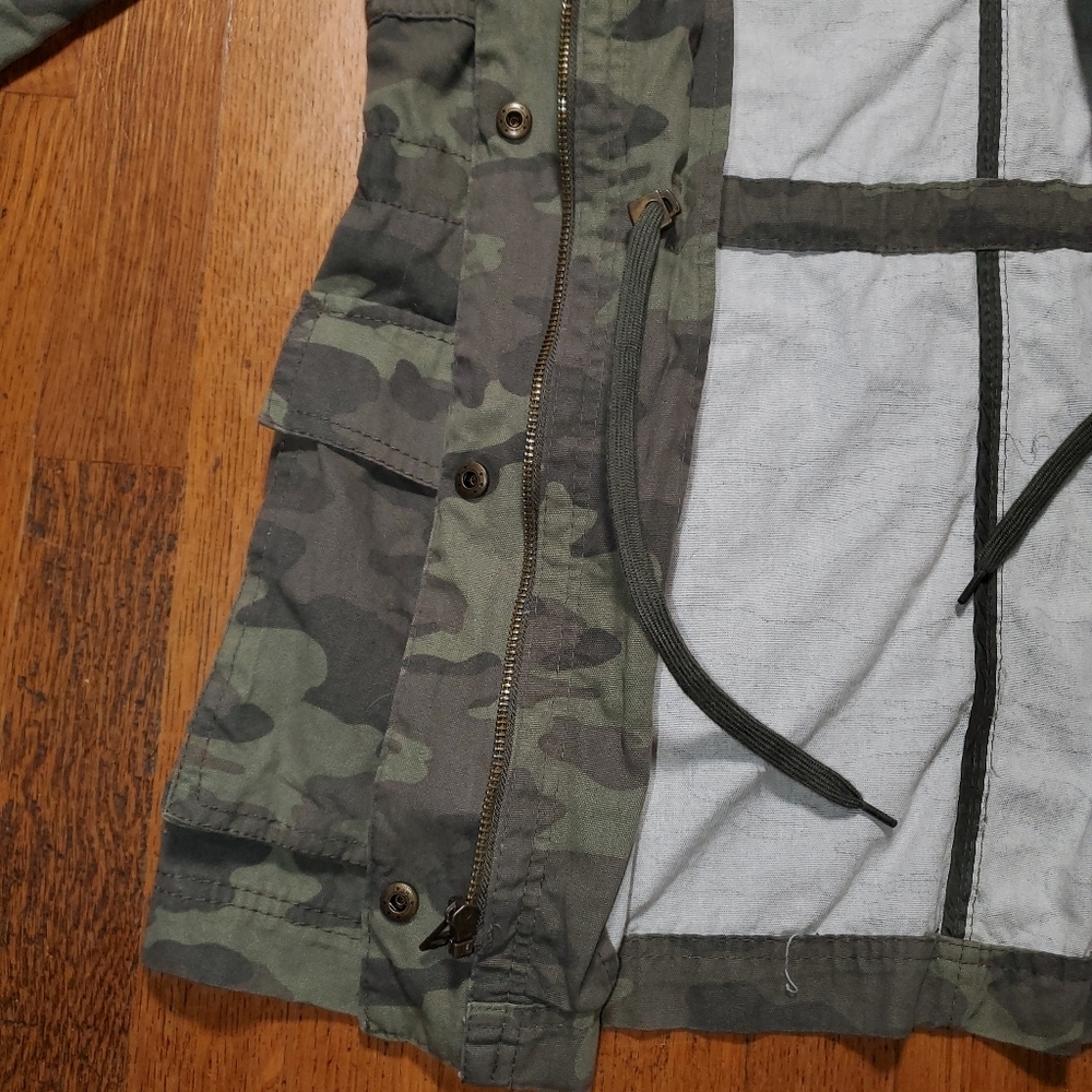 Universal Thread Camouflage Utility Jacket - Picture 5 of 12